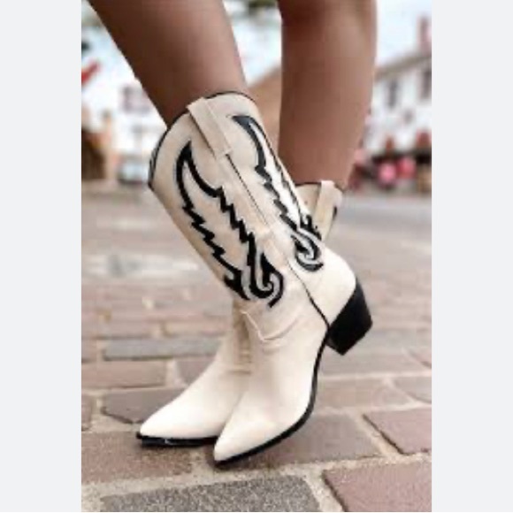 Billini Shoes Billini Norva Bone Boot With Black Contrast Size 8